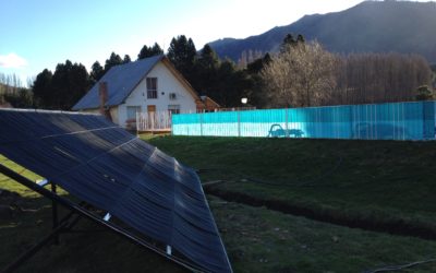 Climatización de piscina con pantallas solares en El Hoyo