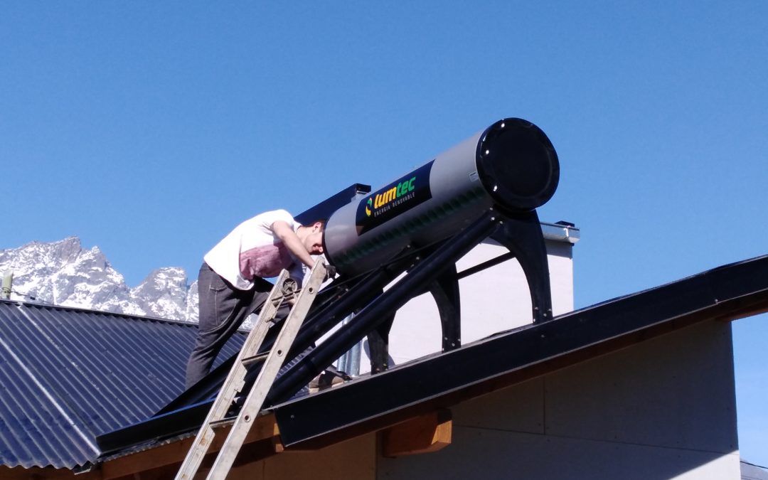 Instalación de termotanque solar de 200lts en El Bolson, Río Negro