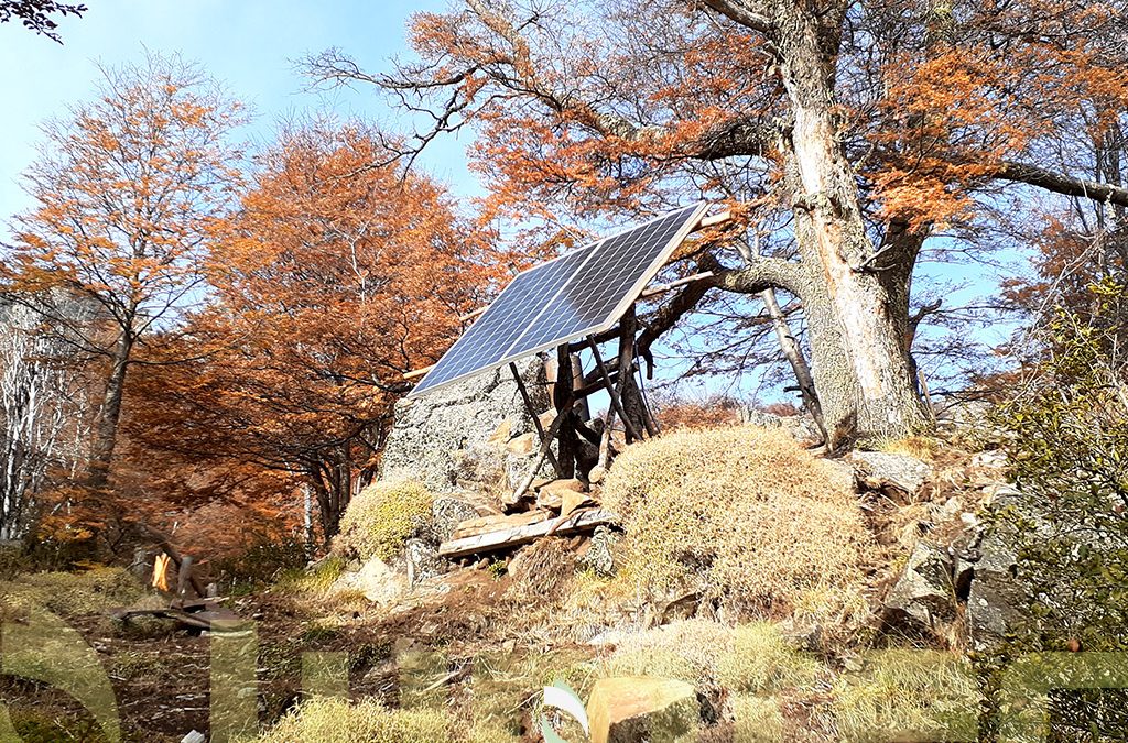 Sistema solar en Refugio Bosque tallado